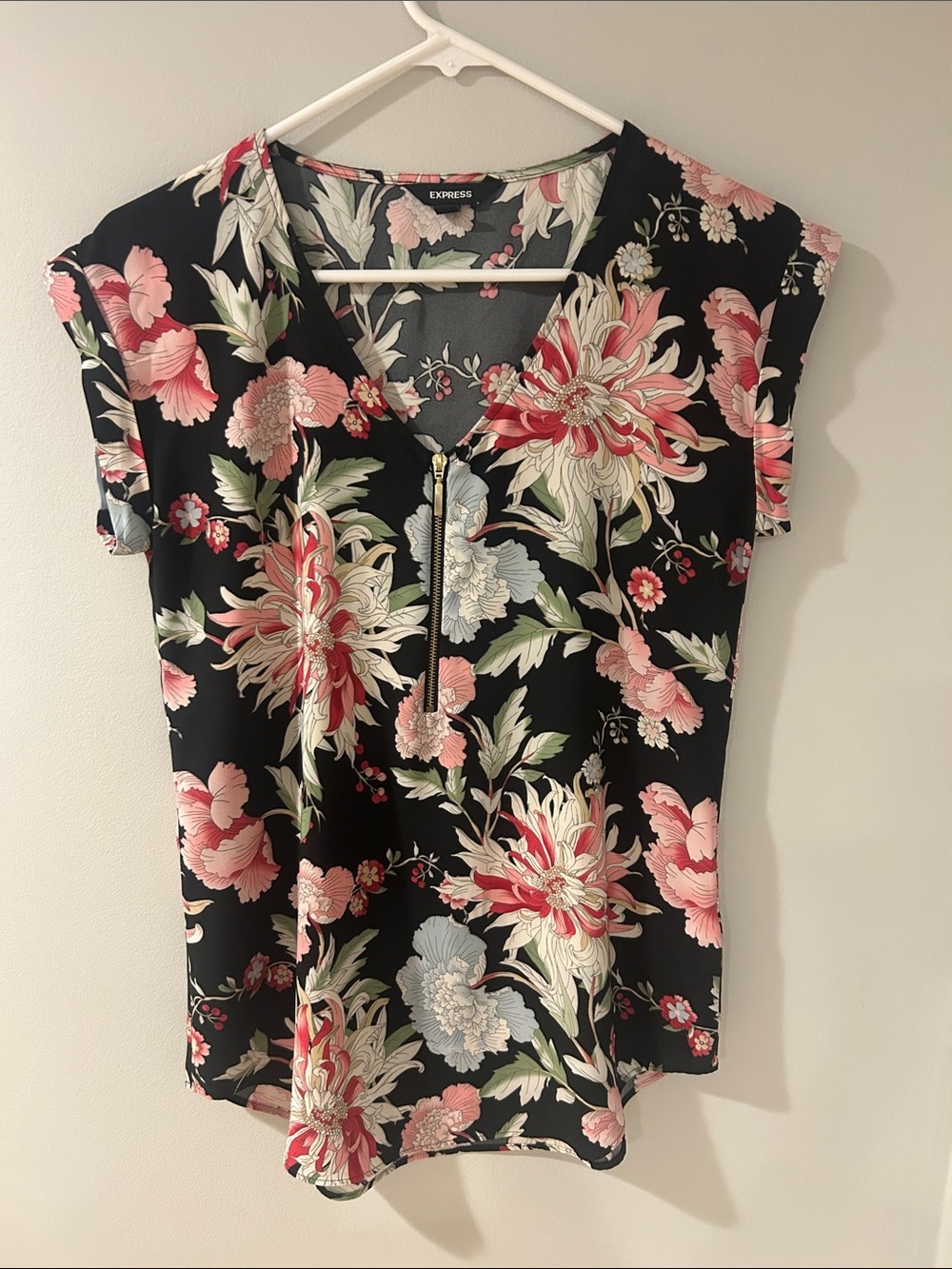 Express Black Floral Short-Sleeve Zip Front Blouse